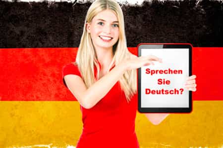 Девушка учит немецкий язык